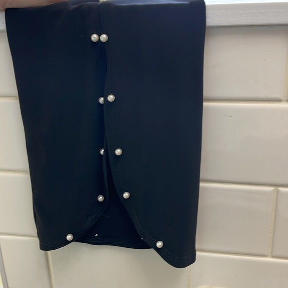 Gorgeous stretch knit top. - Picture 3 of 3